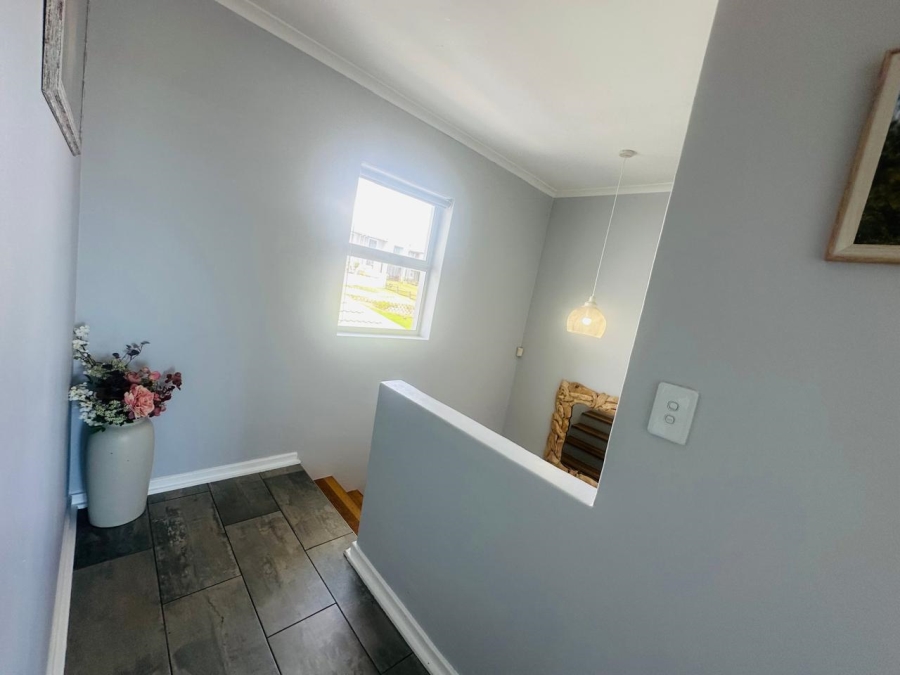 To Let 3 Bedroom Property for Rent in Big Bay Western Cape